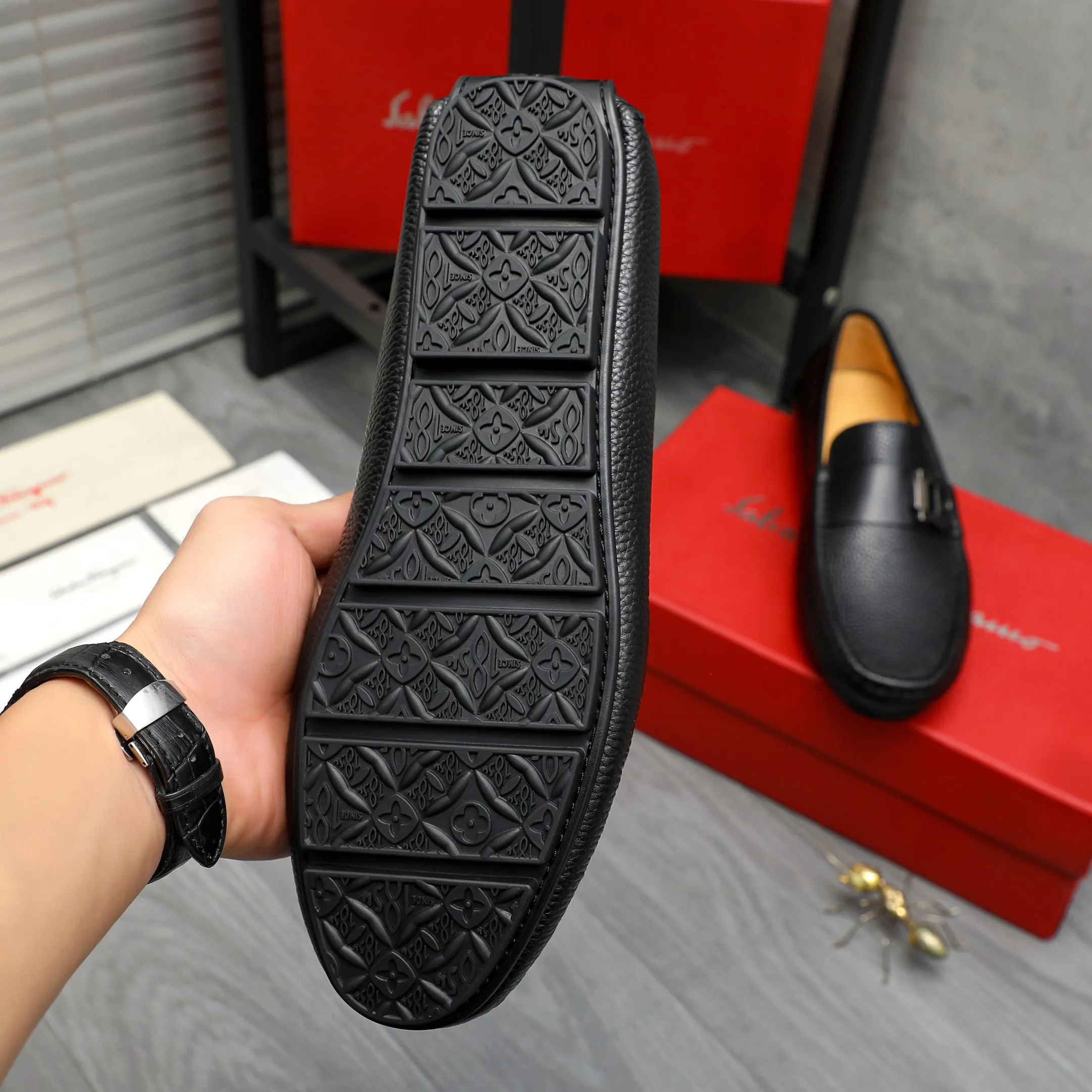 Men's shoes 💰p380 Product trademark: Ferragamo " Ferragamo ] Casual slip-on men's shoes Regular size: 38-45 Product material: Selected pebbled cowhide upper, pigskin lining, rubber outsole